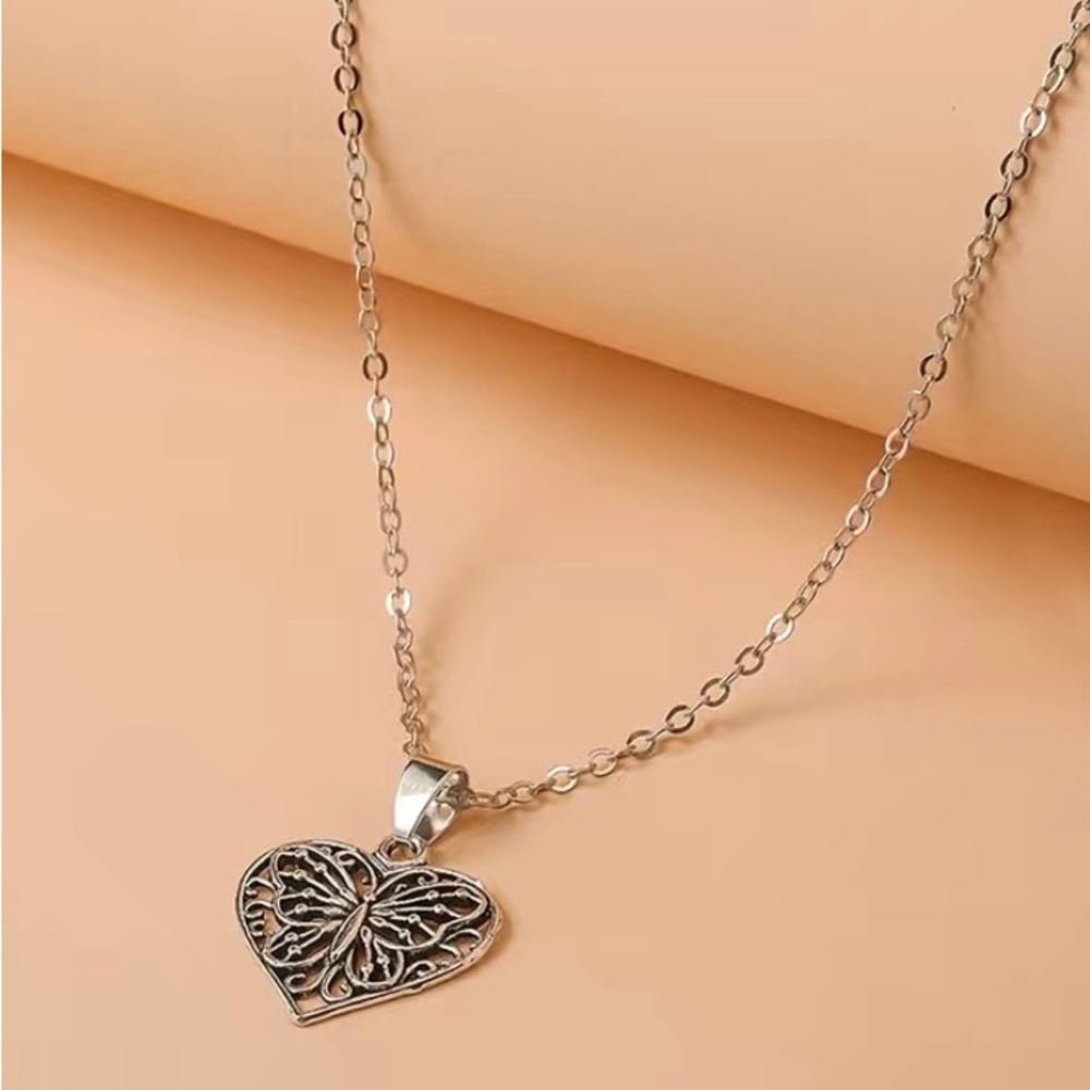 Butterfly Shape Zinc Alloy Pendant Necklace Hollow Heart Shape Pendant